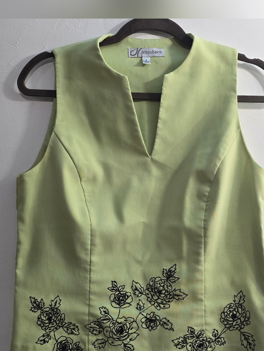 Dressbarn Lime Green Sleeveless Embroidered V-Neck Top Size 8